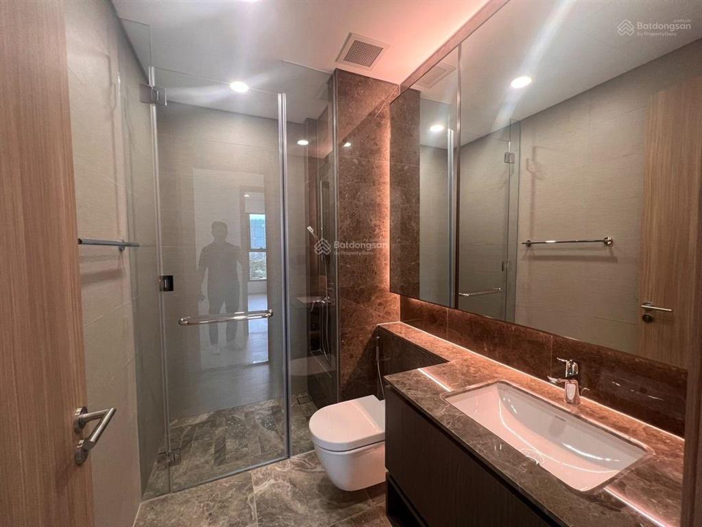 Jamie . bán nhanh the river 2pn tầng trung đẹp . giá chỉ 18.5 tỷ