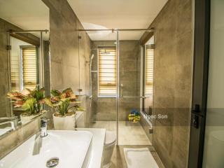 Bán khách sạn 9 tầng đường loseby biển phạm văn đồng dòng tiền cao khủng