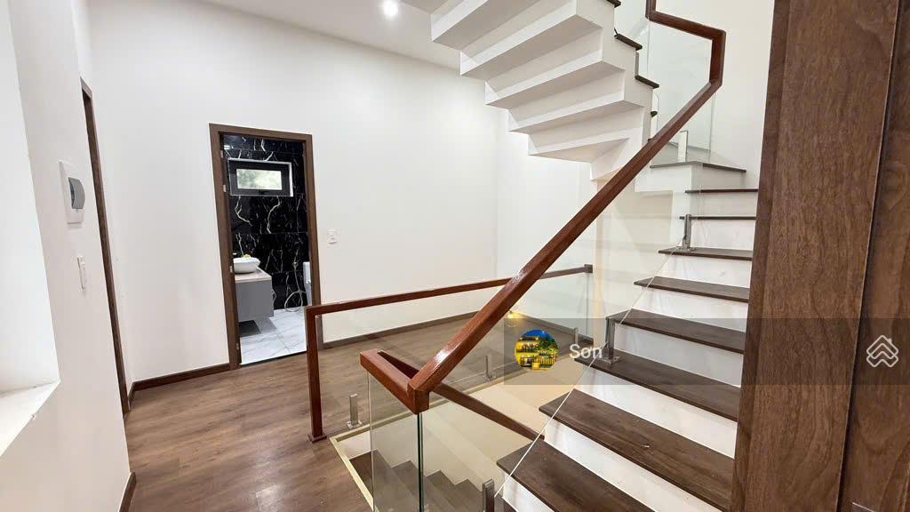 Mới cứng! toà căn hộ 5 tầng đường 15m  lô góc  thang máy sơn trà  đà nẵng