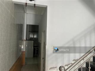 Nhà 2 tầng kiên cố  lô góc 2 mt cách biển vài trăm mét