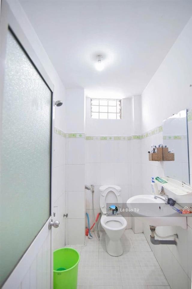 Nhà lô góc thái thị bôi  ngang 5,5m  chỉ 4,3 tỷ