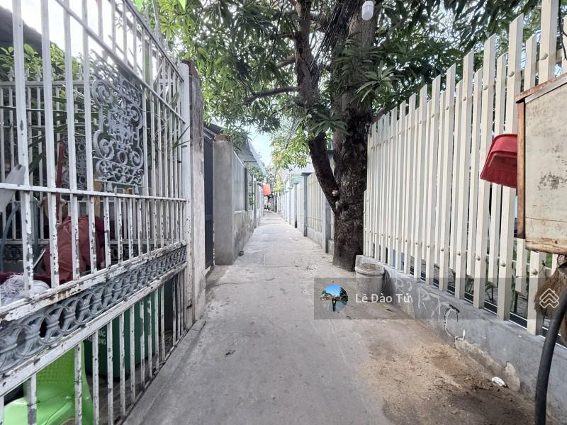 Nhà lô góc thái thị bôi  ngang 5,5m  chỉ 4,3 tỷ