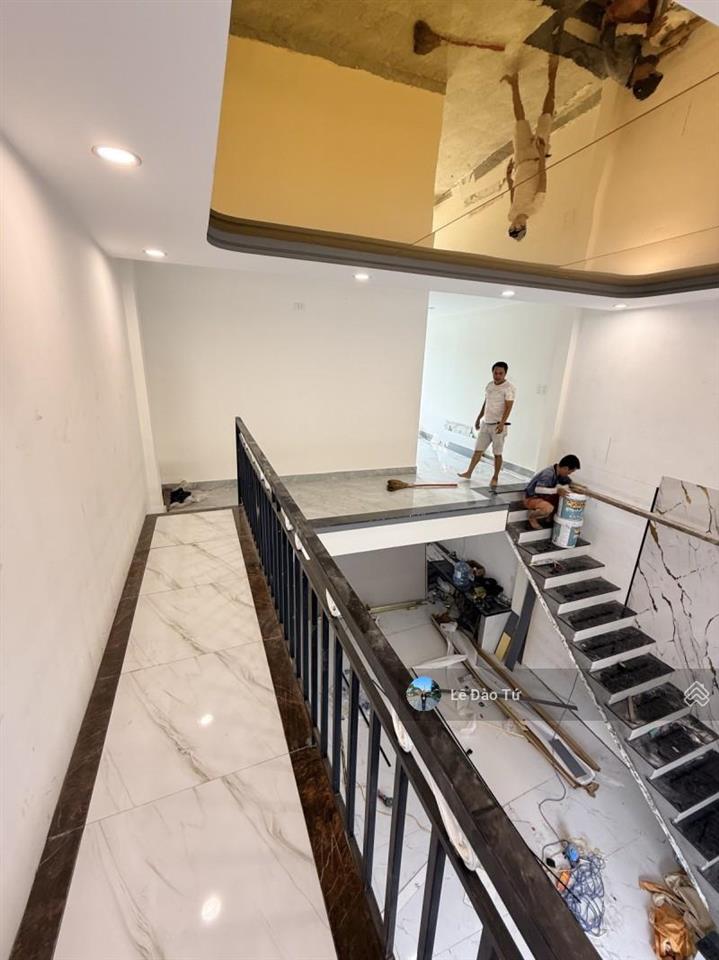 Kiệt ô tô  lô góc tôn đản  chỉ 3,85 tỷ