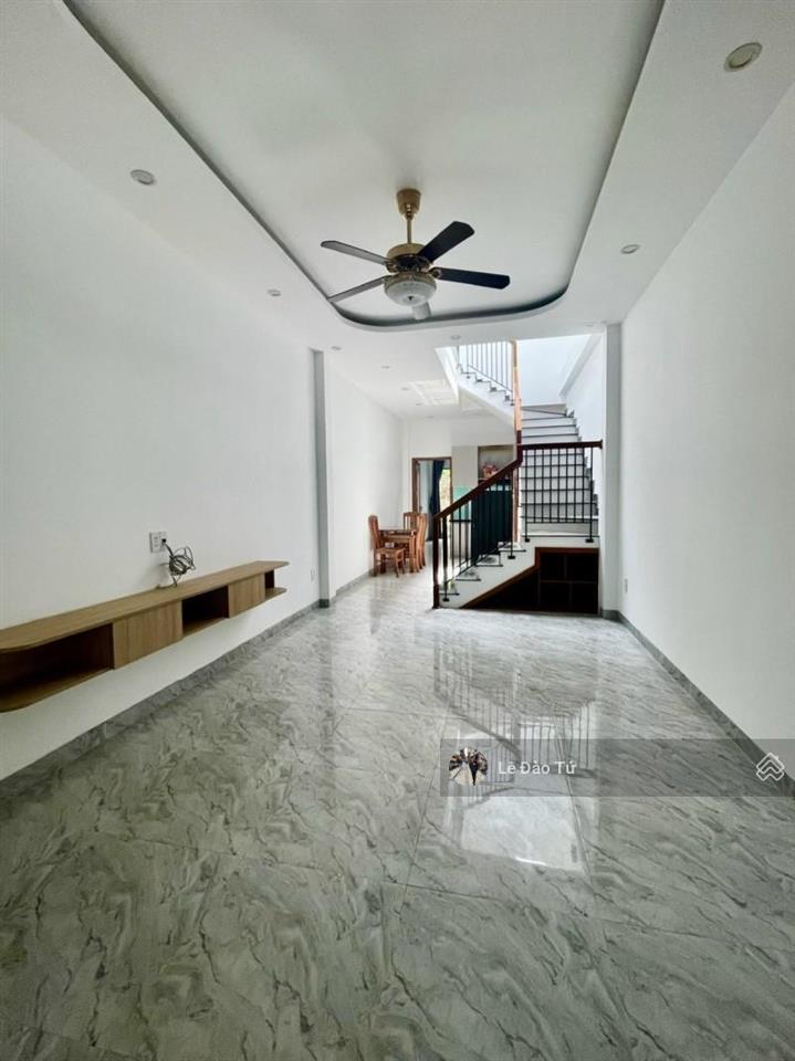 Hoàng văn thái  ô tô ngủ trong nhà  giảm mạnh còn 3,6 tỷ