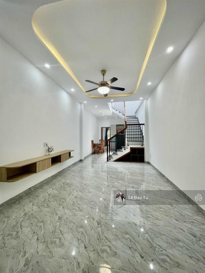 Hoàng văn thái  ô tô ngủ trong nhà  giảm mạnh còn 3,6 tỷ