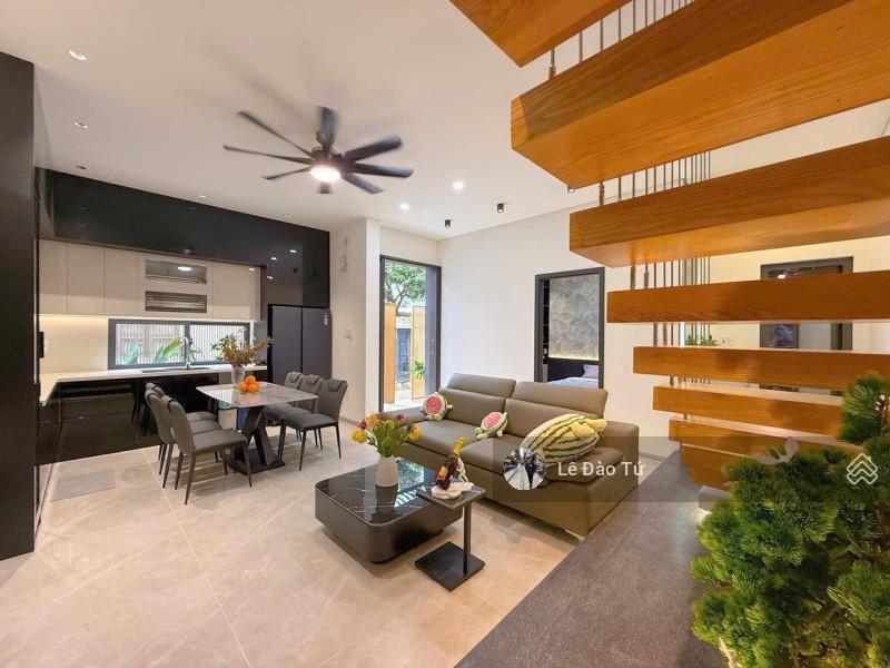 Nguyễn chánh 3 tầng  ngang 8,8m gần biển nguyễn tất thành chỉ 4,75 tỷ
