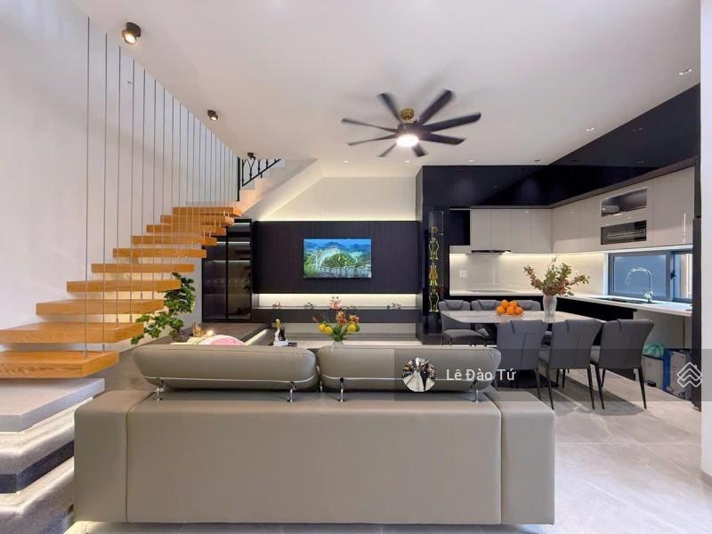 Nguyễn chánh 3 tầng  ngang 8,8m gần biển nguyễn tất thành chỉ 4,75 tỷ