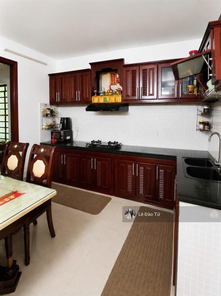 Mặt tiền đặng dung kinh doanh sầm uất ô tô ngủ trong nhà
