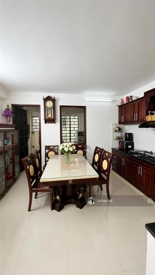 Mặt tiền đặng dung kinh doanh sầm uất ô tô ngủ trong nhà