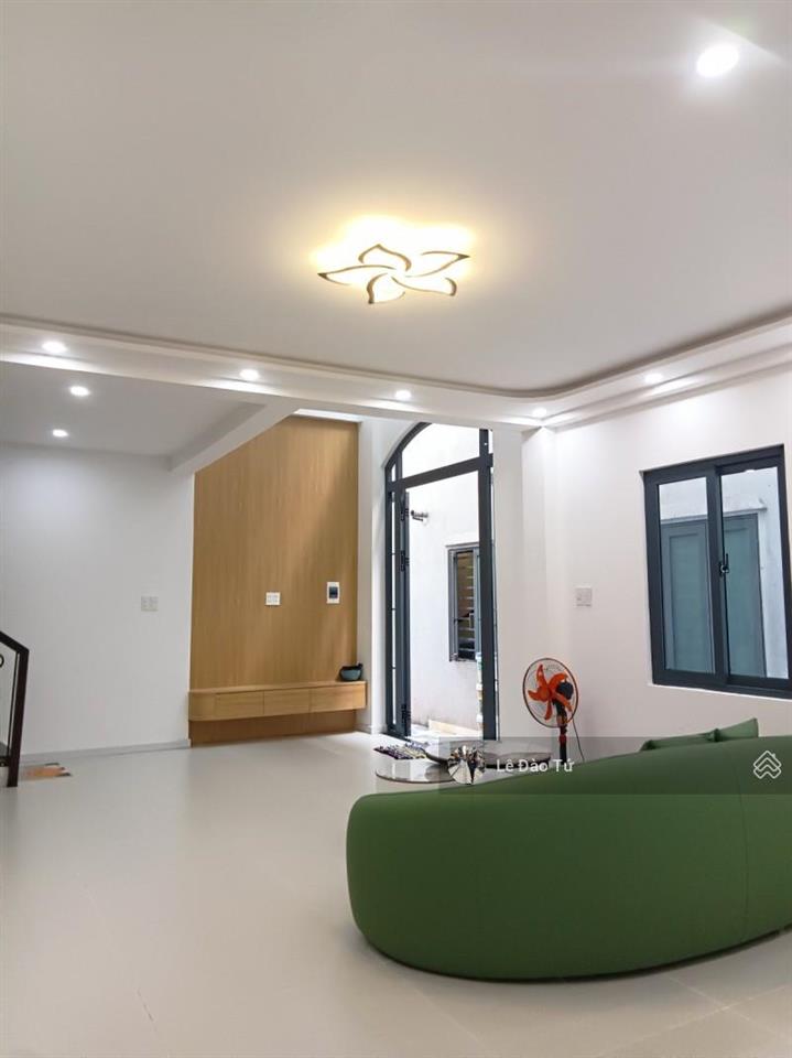 Nhà 2,5 tầng thái thị bôi ngang 8,15m chỉ 3.85 tỷ