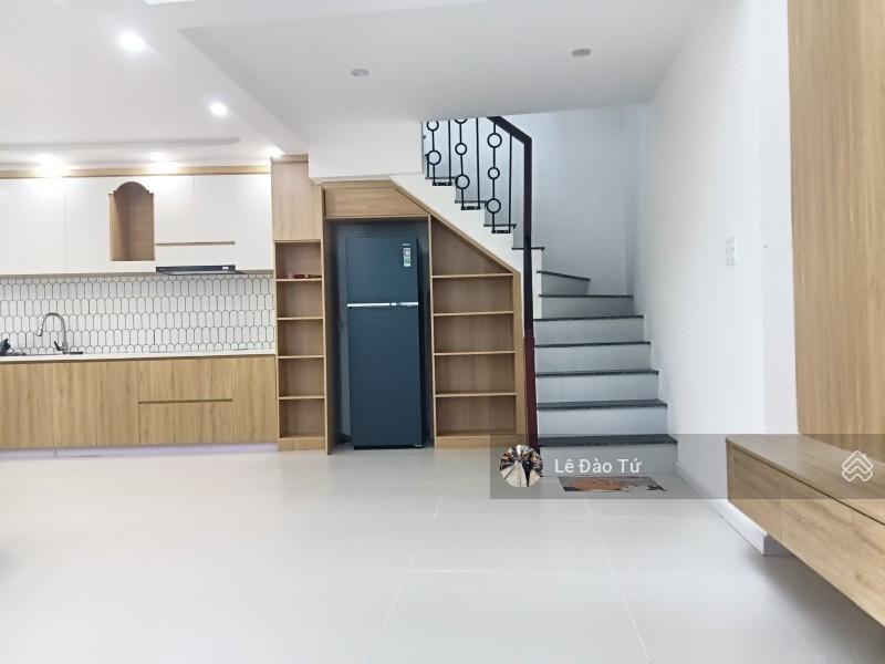 Nhà 2,5 tầng thái thị bôi ngang 8,15m chỉ 3.85 tỷ