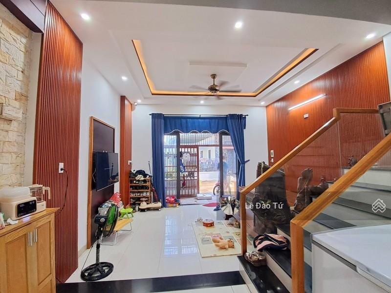 Sát tôn đức thắng  nhà 2 tầng  ô tô  68,2m  3,98 tỷ