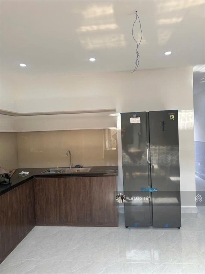 Nhà gác lửng đúc kiệt xe tải vào ở ngay