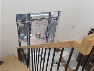 Nhà gác lửng đúc kiệt xe tải vào ở ngay