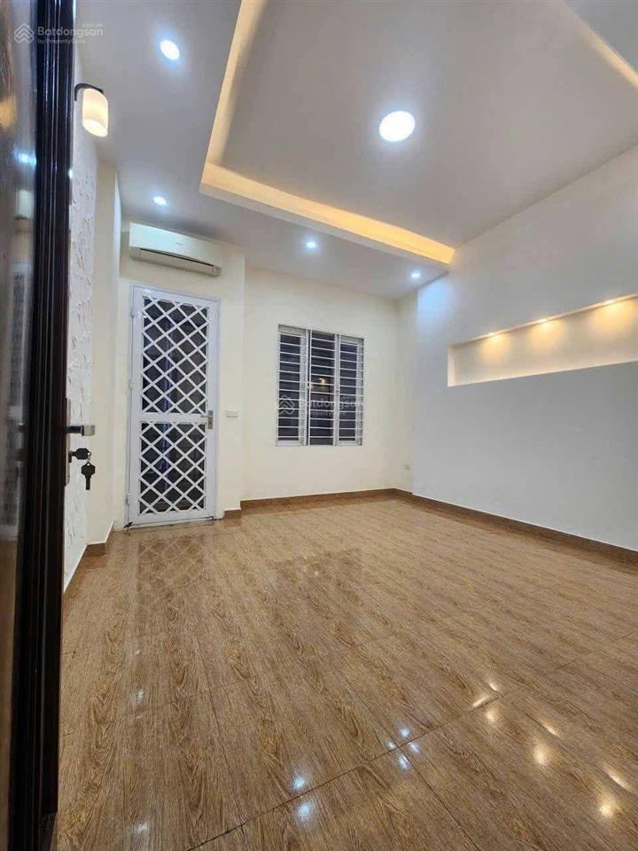 Vũ tông phan ô tô đỗ cửa ngõ thông kinh doanh vị trí đẹp, ngõ thông sang khương trung,