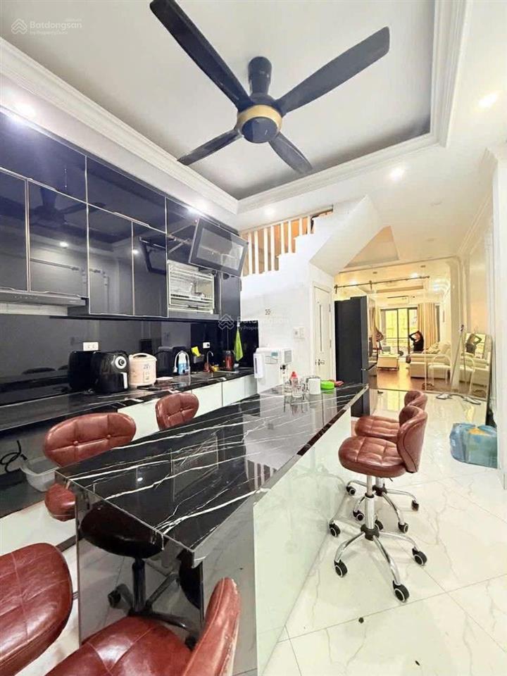 Cho thuê nhà nguyên căn, vừa ở vừa kinh doanh, 55m, 4 tầng, ô tô tránh