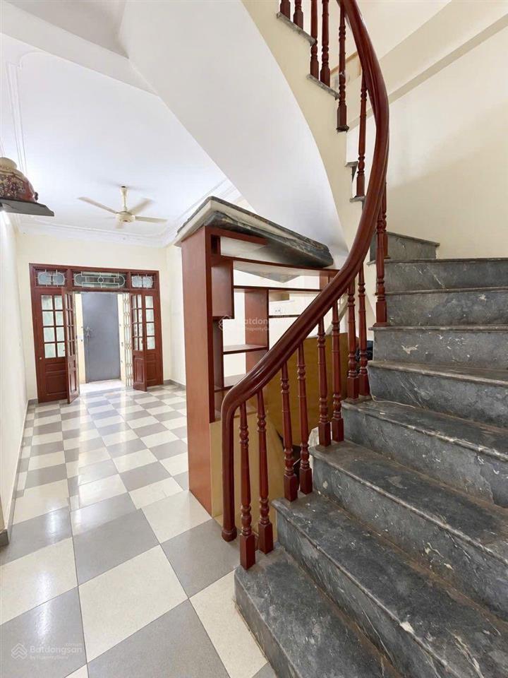 Cho thuê nhà nguyên căn tại 139, tân mai, hoàng mai, giá ưu đãi chỉ với 11 triệu, 45m, 4 tầng