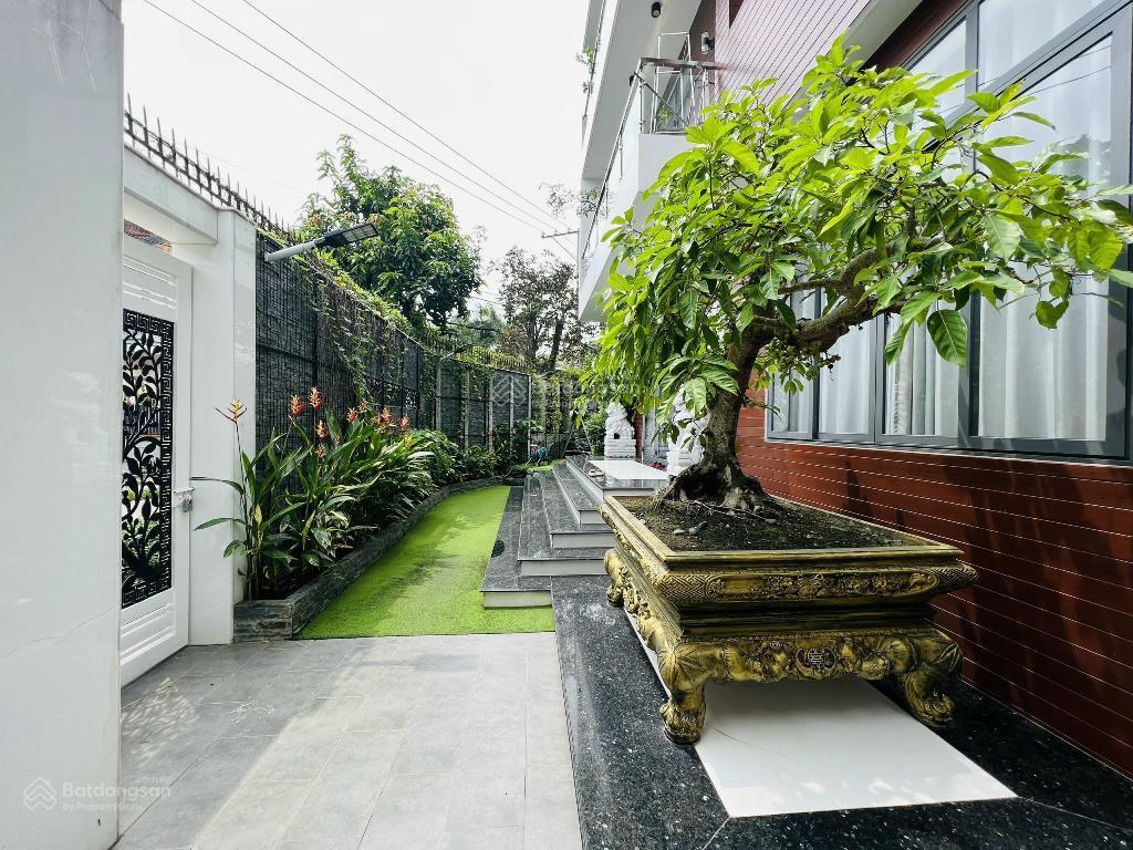 Biệt thự thạnh xuân 3 mặt tiền, hồ koi nhật, 4 tầng + hầm, thang máy, 7pn giảm 5 tỷ còn 40 tỷ