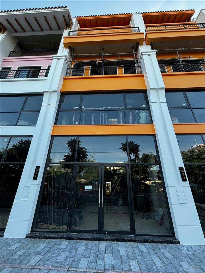 Bán căn shophouse 3 tầng hướng đông, giá tốt dự án sun symphony residence  đầu tư sinh lời