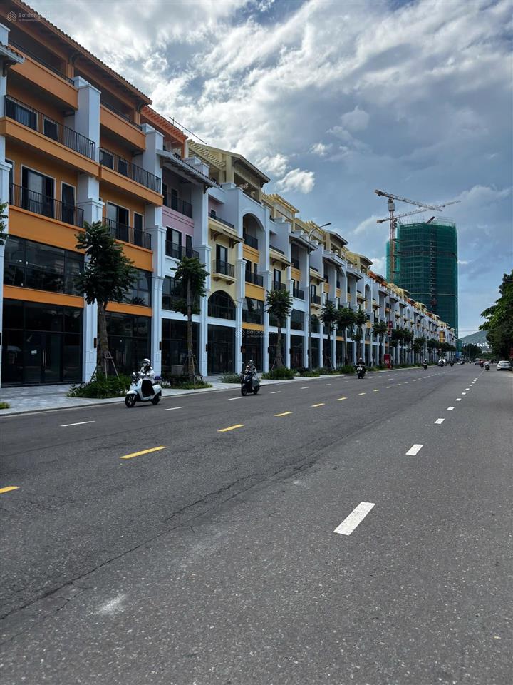 Bán căn shophouse 3 tầng hướng đông, giá tốt dự án sun symphony residence  đầu tư sinh lời