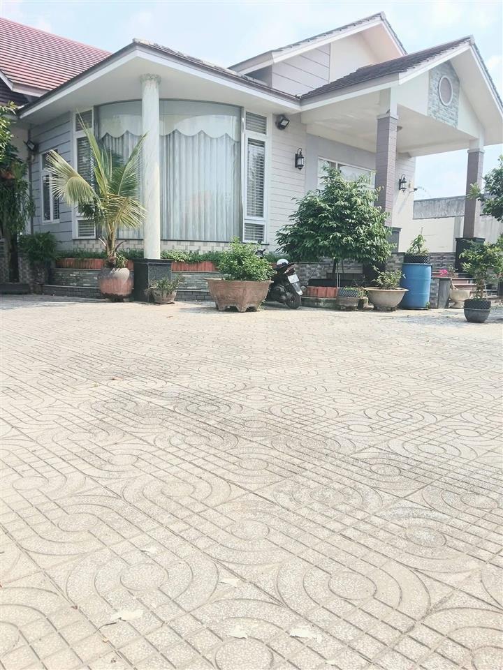 Chủ ngộp bán gấp nhà thái vườn nghỉ dưỡng bến lức 943m2, 8 tỷ, shr 0931 778 ***