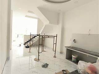 Bán nhanh căn nhà 1 trệt 2 lầu tỉnh lộ 826 long hoà  cần đước, 2 tỷ 900tr (tl), shr