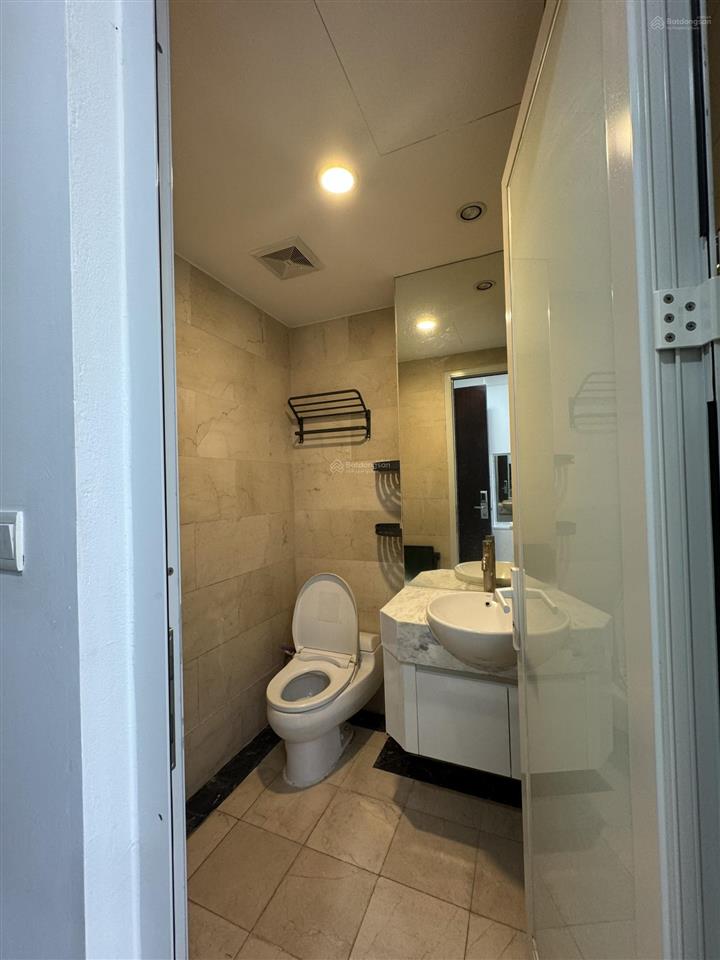 Em thiện chí cần bán gấp căn 2n 70m2 giá mềm nhất tòa b hòa bình green