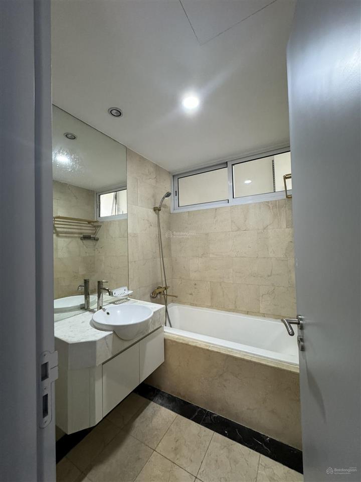 Em thiện chí cần bán gấp căn 2n 70m2 giá mềm nhất tòa b hòa bình green