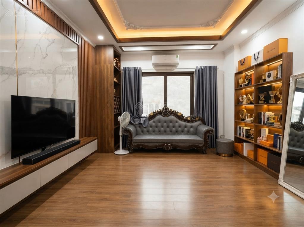Bán gấp nhà cổ nhuế  6,5 tỷ| diện tích 35m2 | mặt tiền 3,7m (ngõ thông, ô tô gần, full nội thất)