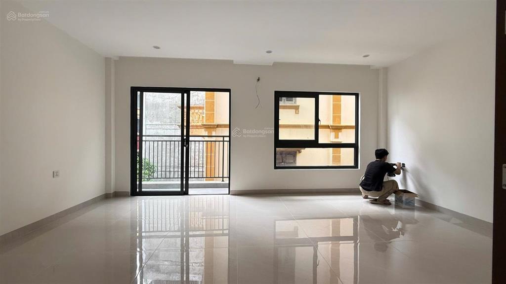 Gara ô tô 7c + vf3  6 tầng thang máy  sát ngoại giao đoàn  ngõ thông  mặt tiền khủng 5.7m