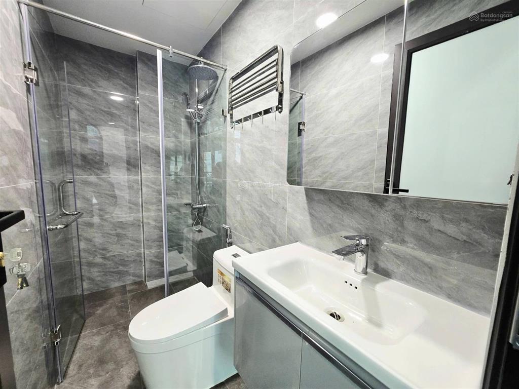 Gara ô tô 7c + vf3  6 tầng thang máy  sát ngoại giao đoàn  ngõ thông  mặt tiền khủng 5.7m