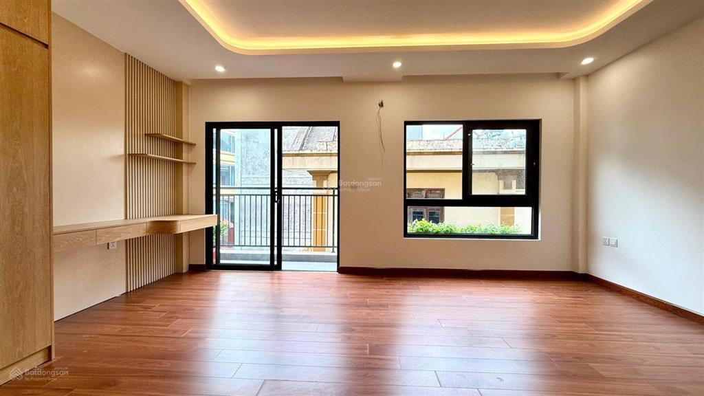 Gara ô tô 7c + vf3  6 tầng thang máy  sát ngoại giao đoàn  ngõ thông  mặt tiền khủng 5.7m