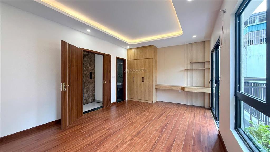 Gara ô tô 7c + vf3  6 tầng thang máy  sát ngoại giao đoàn  ngõ thông  mặt tiền khủng 5.7m
