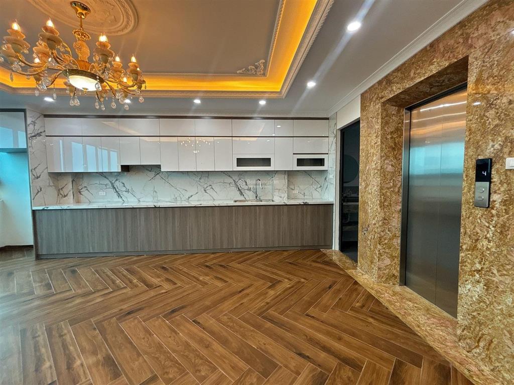 Mặt ngõ thông kinh doanh  2 ô tô vào nhà  7 tầng thang máy thông sàn  mặt tiền quyền lực