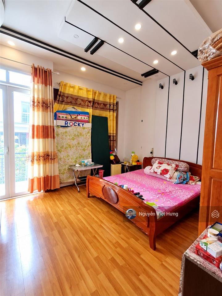 Bán gấp nhà đẹp 4 tầng huỳnh tấn phát, giáp quận 7, hẻm xe hơi tránh nhau, sổ riêng, hoàn công đủ