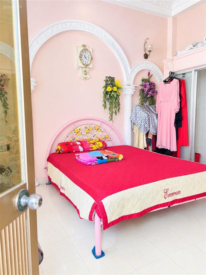 Bán gấp nhà 3 tầng, huỳnh tấn phát nhà bè, 4 phòng ngủ, kế chợ, vài bước ra mặt tiền, sổ riêng