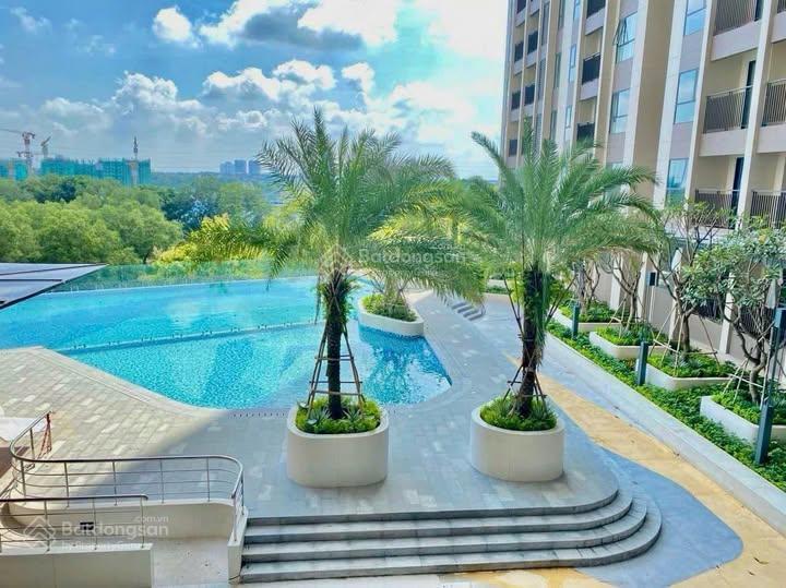 Chủ cần bán 2pn2wc 65m2 giá 2.250 tỷ sổ sẵn, view hồ bơi đẹp có ban công tại opal skyline lái thiêu
