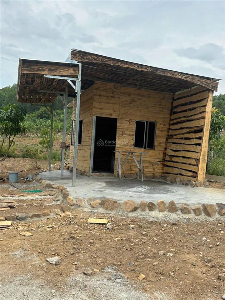 Bán đất có nhà nghĩ dưỡng, điện nước đầy đủ