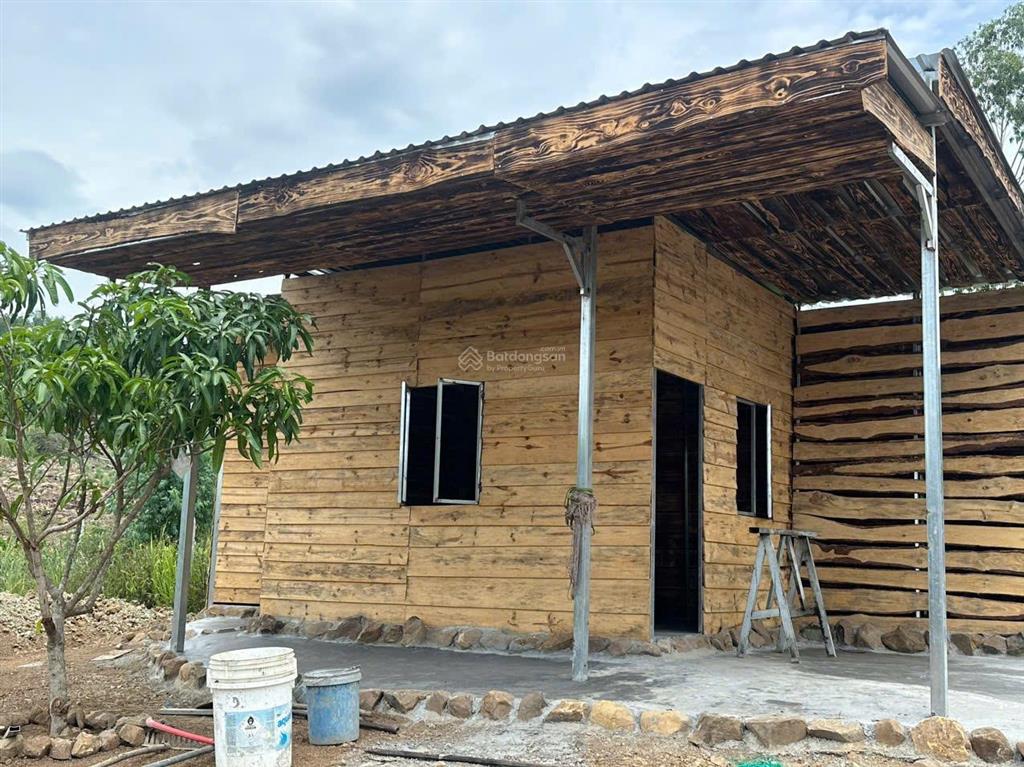 Bán đất có nhà nghĩ dưỡng, điện nước đầy đủ