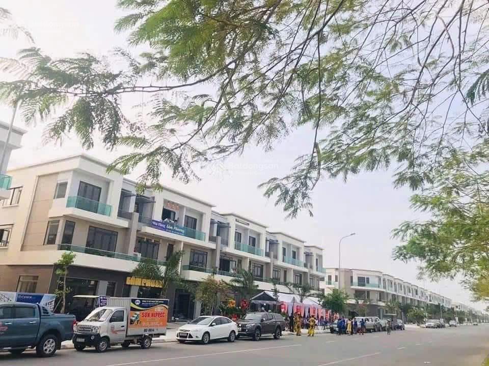 Chủ cần bán 1 căn áp góc shophouse 3 tầng centa vsip tp từ sơn  bn  mt 6mdt120m
giá 8,8 tỷ bao