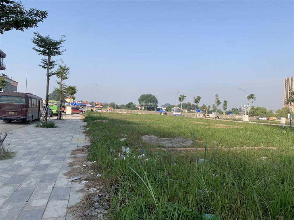 Sát samsung cạnh chung cư 1400 căn trục chính vào chung cư