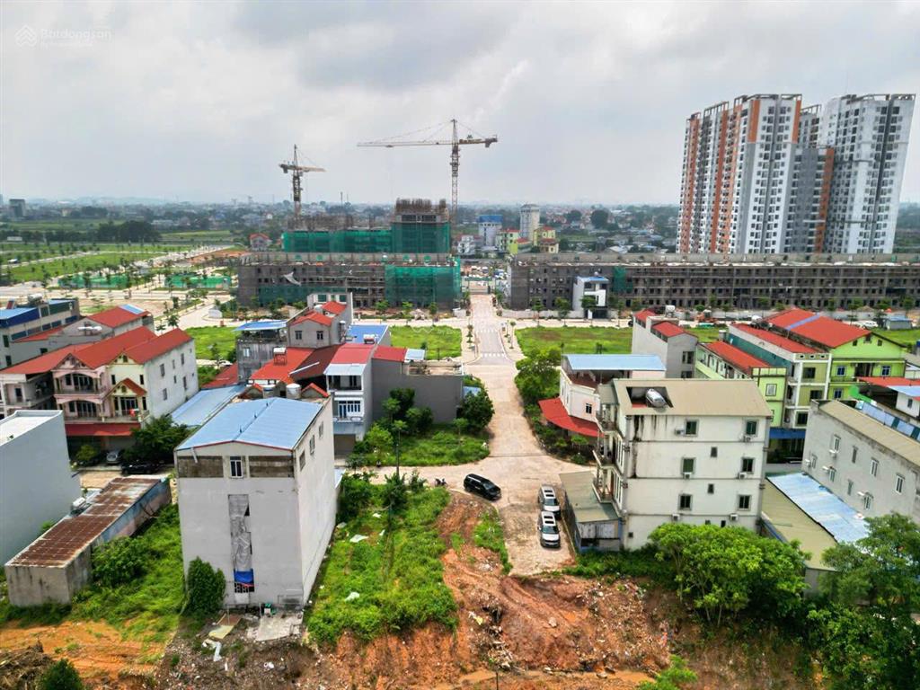 Lô góc 3 mặt thoáng ngay sát chân chung cư yên bình complex 1400 căn giá 31,5tr/m