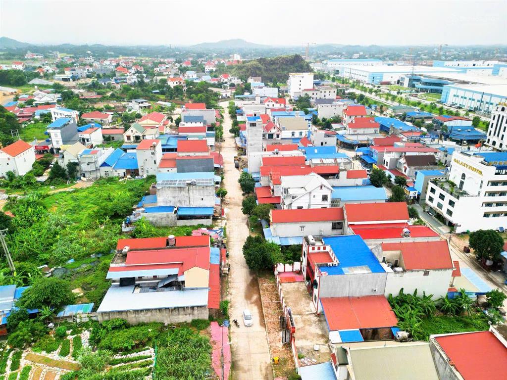 300m2 full tc có sẵn 20p trọ đang ở kín dòng tiền 25tr/th vị trí đối diện kcn yên bình
