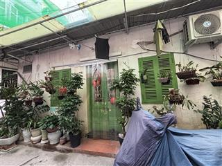 Gia đình cần bán căn nhà c4 cũ đầu phố phan đình phùng  mặt tiền lớn 8,6m