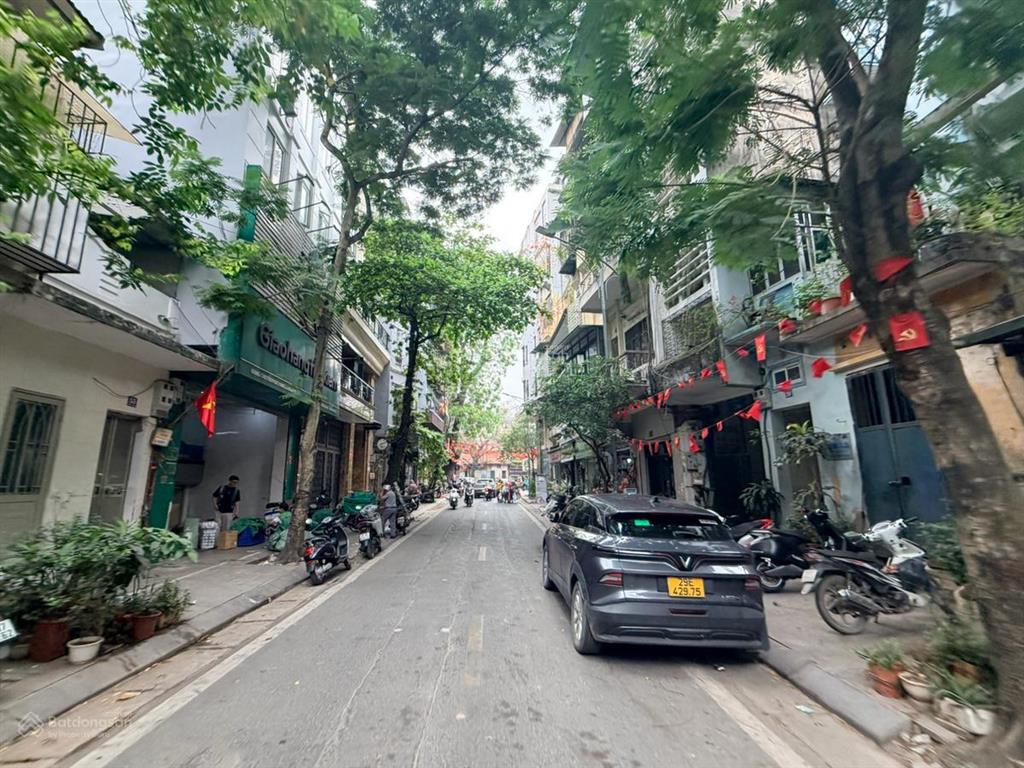 Mặt phố nguyễn khắc nhu  quán thánh, bán nhà 240m2 8 tầng thang máy  12m mặt tiền  giá tl