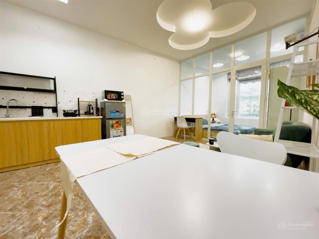 Cần bán gấp nhà 6 tầng mp phó đức chính dt 105m2/ sàn x mt 8,5m đang kinh doanh homestay + shophou