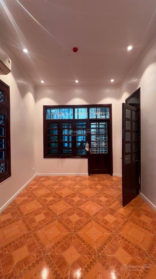 Thụy khuê  bán nhà 5 tầng 102m2  ô tô tránh  lô góc  thang máy  giá 39 tỷ