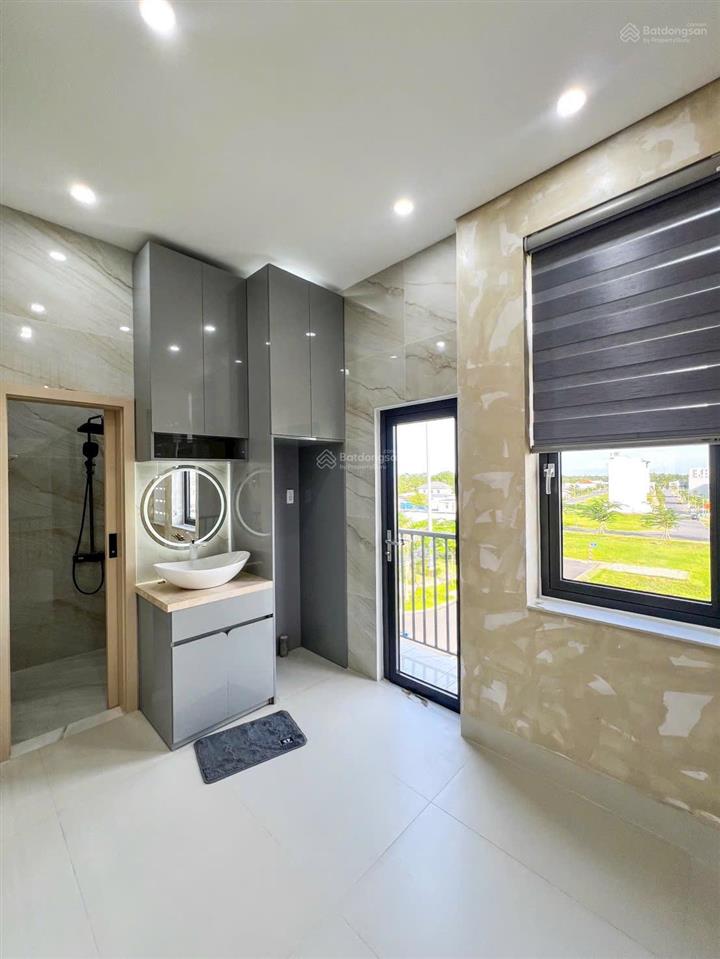 Nhà 1 trệt 3 lầu + sàn mái  có thang máy  đường n4  kdc nam long ii central lake  p.cái răng 