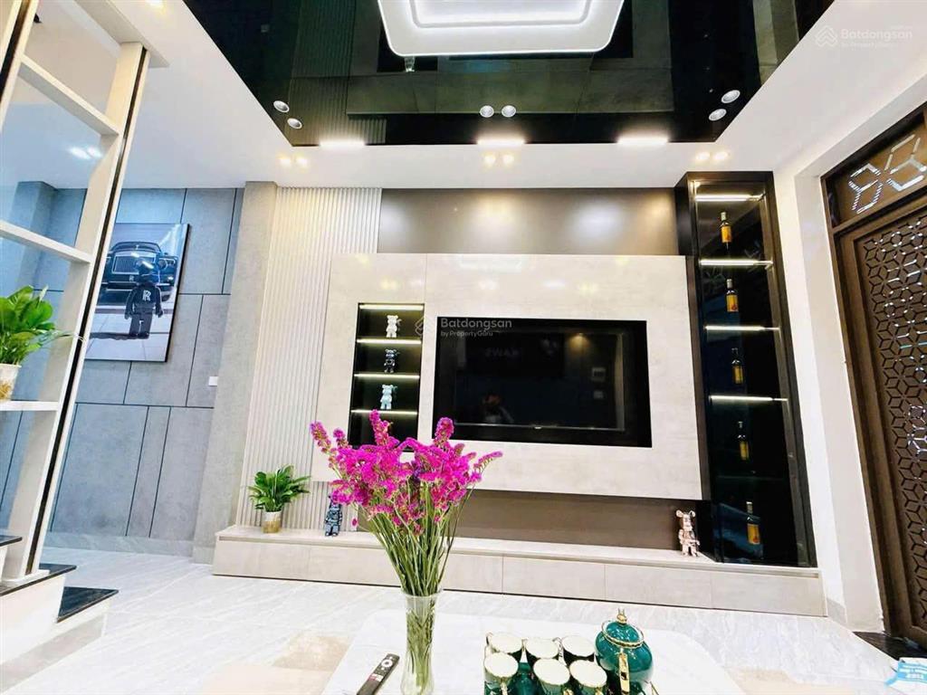 Nhà dòng tiền đống đa láng  nguyễn chí thanh  mt 8m  ngõ thông  98m2  8 tầng 22 tỉ