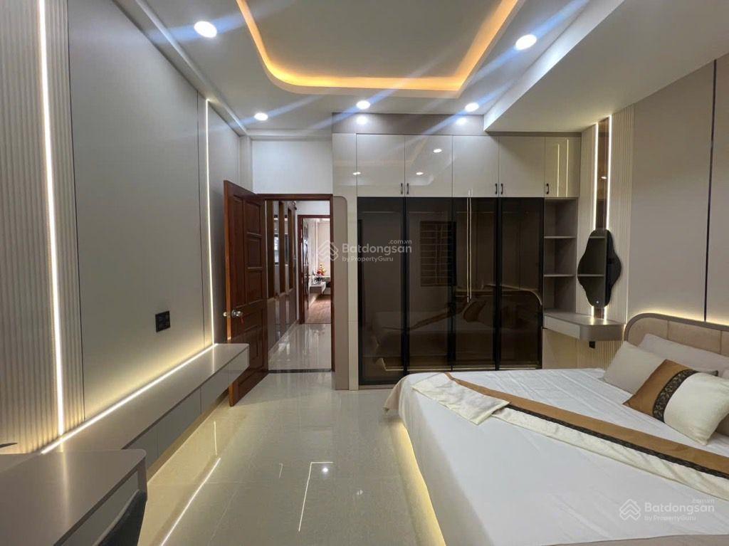 Đường thông 6m 2 ô tô tránh  5 tầng  4x16  nội thất cao cấp  sát bên cv làng hoa